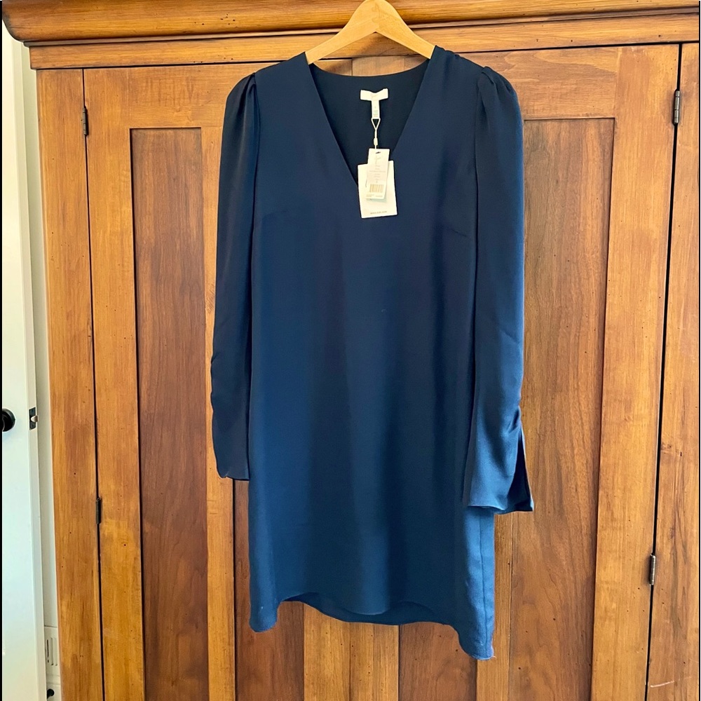 Joie size 8 navy blue silk long sleeves mini dress.